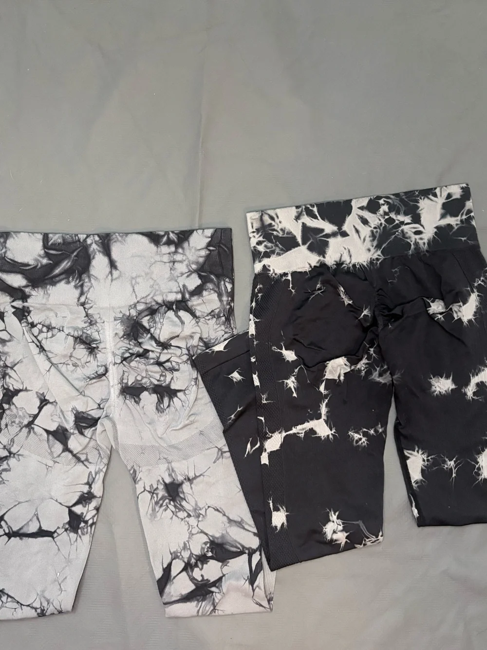 Bundle - Tie-Dye High-Waist Formfitting Butt Leggings with Butt Scrunch - M - Picture 2 of 4